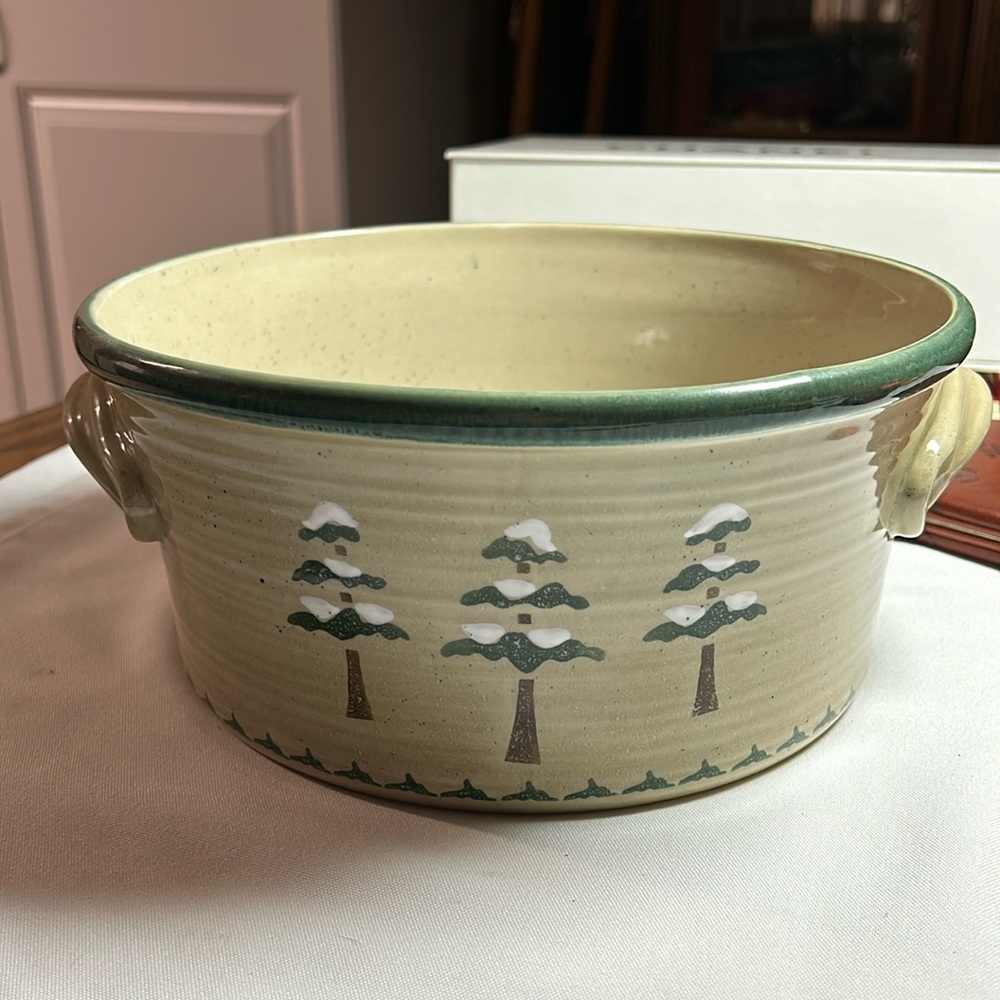 Sonoma, Lodge large bowl. Handles on side. Oven, microwave dishwasher safe. NEW